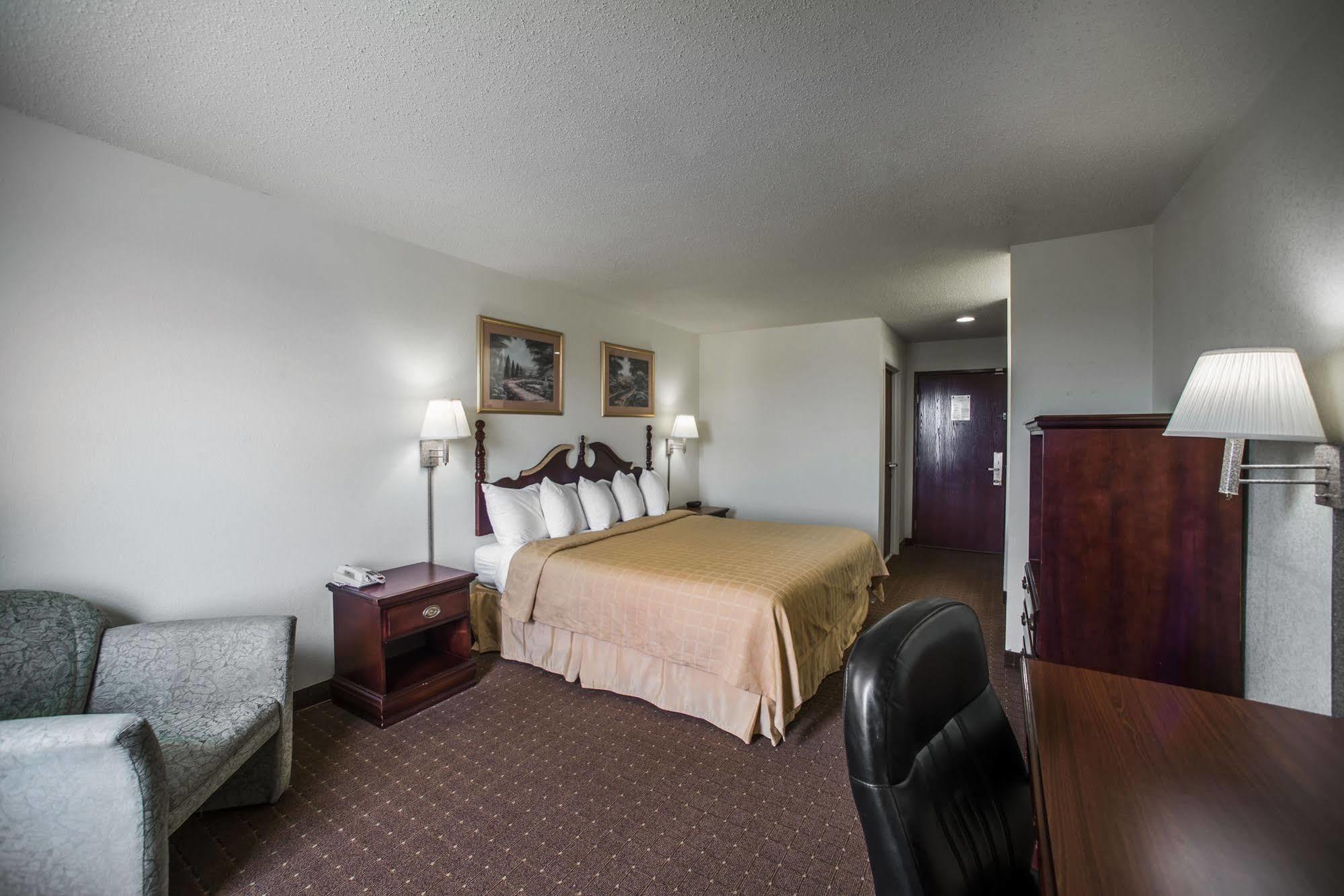 Quality Inn Harrisburg Buitenkant foto