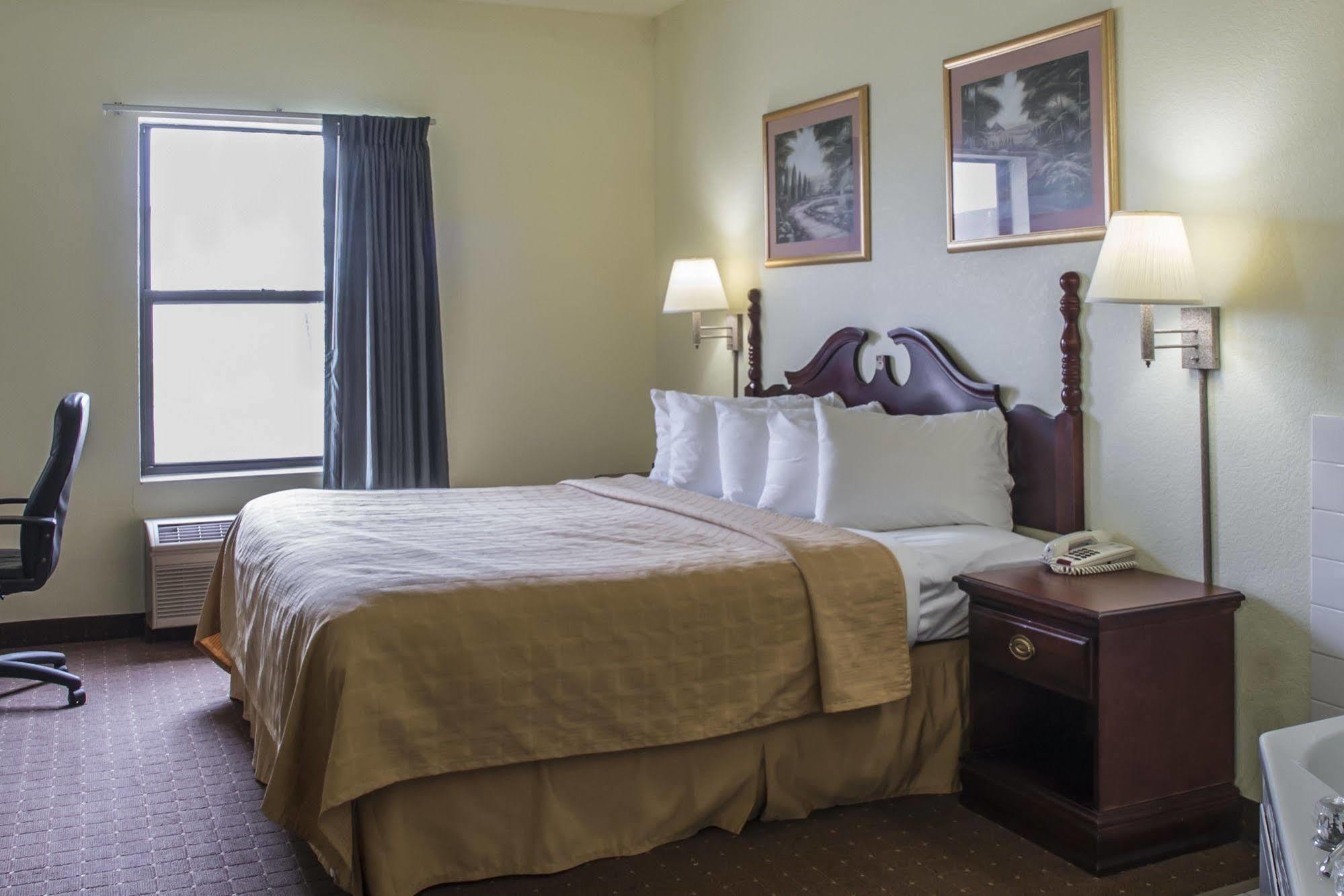 Quality Inn Harrisburg Buitenkant foto