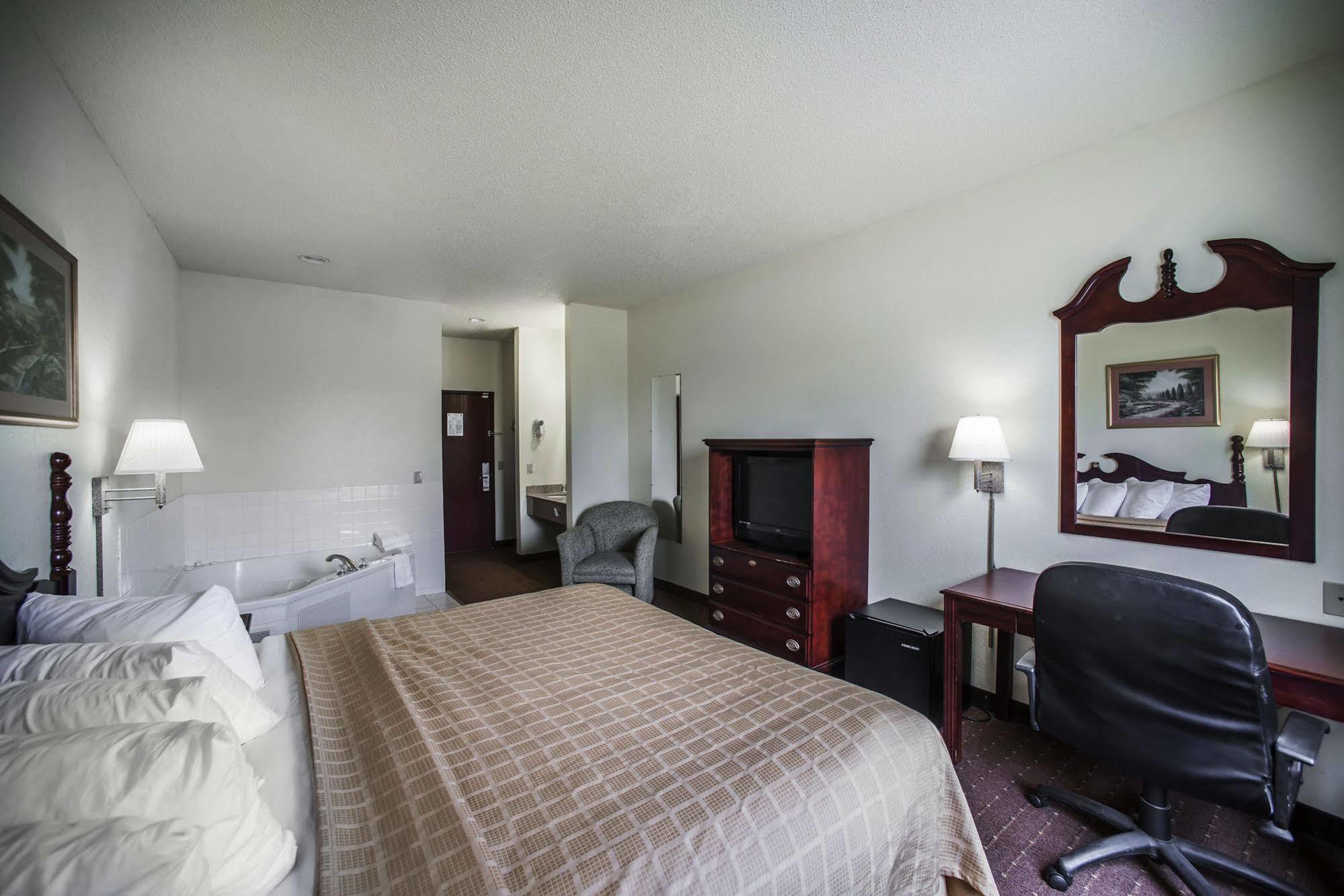 Quality Inn Harrisburg Buitenkant foto